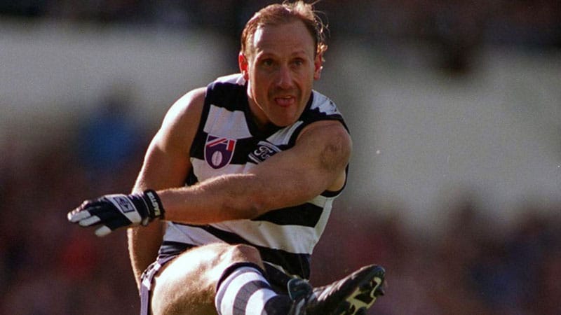 Gary Ablett Sr. playing for Geelong